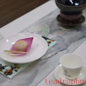 Waiting with Sincerity, for Someone to Brew Tea for Me