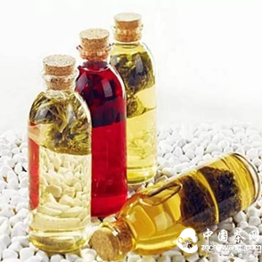 Enjoy a Cup of Cold-Brewed Tea on a Hot Summer Day