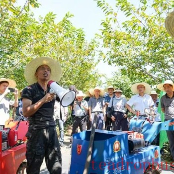 A Field Demonstration of Tea Garden Mechanized Cultivation and Weeding Held in Qimen County