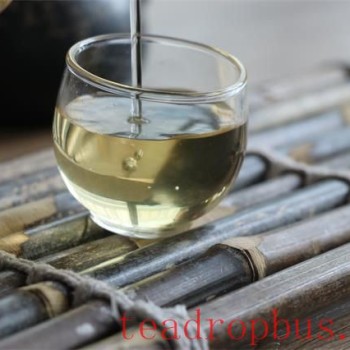 The growth of a person is like tea, where the bitterness fades away.