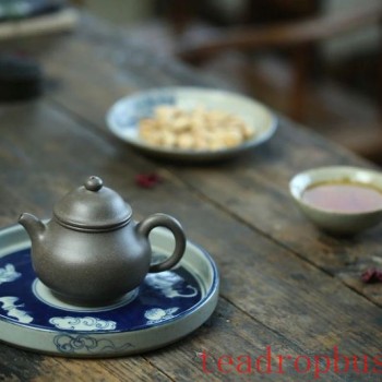 Zisha Teapot Doesn-t Scald Your Hands When Brewing Tea: Is This a Myth?