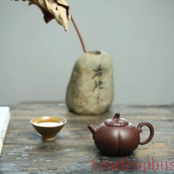 Does a Purple Clay Teapot Become More Worn with Use?