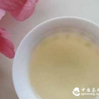 Tea Used for Eye Compresses: Avoid Black Tea