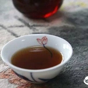 Pu'er Tea: Brewed with a Gaiwan or a Teapot?