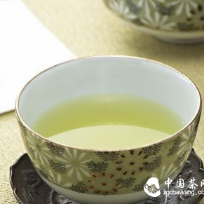 The Art of Pouring Tea: You Should Know!