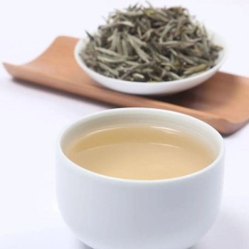 Summer White Tea: A Refreshing and Calming Choice