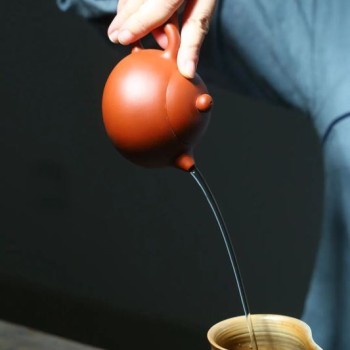 What Types of Purple Clay Teapots Are Generally Suitable for Women?