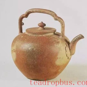 What did the earliest purple clay teapot look like?