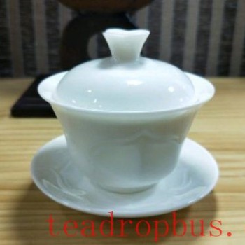 Pros and Cons of Brewing Tea with Porcelain Ware