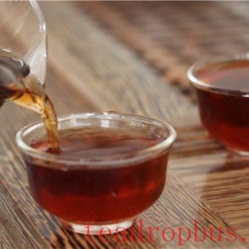 What are the benefits and effects of drinking Pu-er ripe tea?