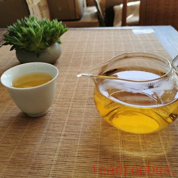 The Dangers of Drinking Strong Tea on an Empty Stomach in the Morning