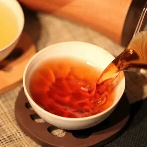 To Brew Aged Pu-erh Tea Well, Learn How to Awaken It First!!