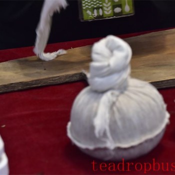 Lao Xu on Tea: Is Loose Pu-er Tea Less Suitable for Aging Compared to Compressed Tea? Why? Look at the Production Process!
