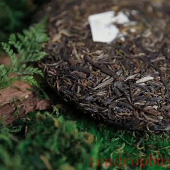 Why do people store compressed Pu-er tea instead of loose leaf?