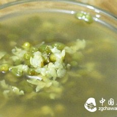 Six Tips to Beat Summer Heat: Green Tea Replenishes Fluids and Cools Down