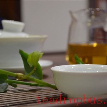 Tea, Originating from Nature, Possesses the Spirit of Mountains and Waters
