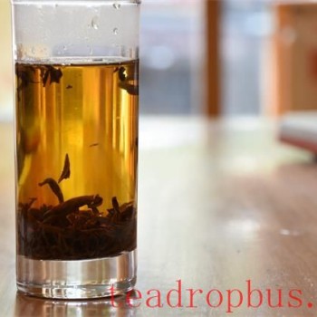What Kind of Cup is Suitable for Brewing Dian Hong Tea?
