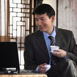 Playing with Phones and Computers, Protecting Your Eyes Can't Do Without Tea