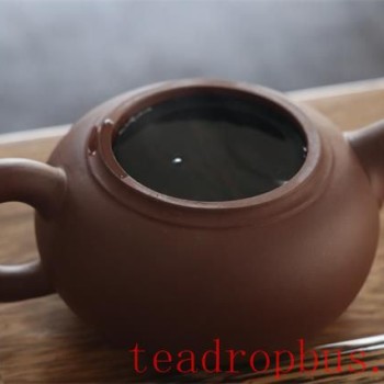 Does the Shape of a Purple Clay Teapot Affect Tea Brewing?