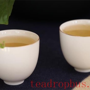 Tea is a slow life, where one can settle into the depths of their years.