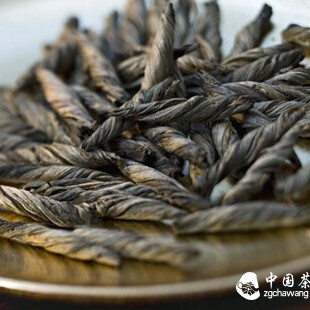 Therapeutic Effects of Kuding Tea and Contraindicated Groups