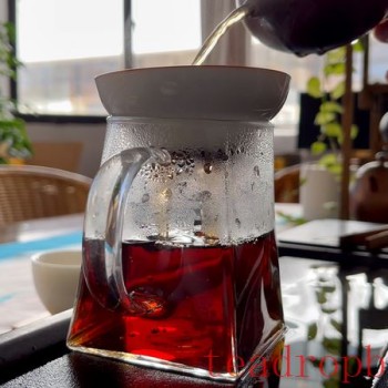 How to Brew Pu-er Tea with a Purple Clay Pot?
