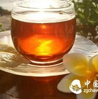 What is black tea and what are its effects?