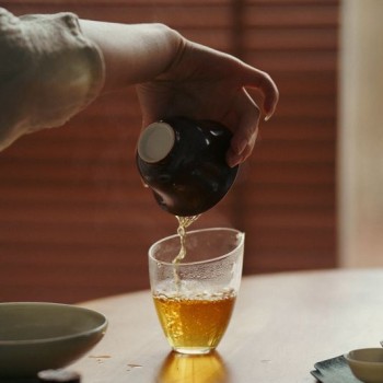 The legacy of Fengqing Dianhong is not just a skill, but also the inheritance of simplicity and passionate emotion.