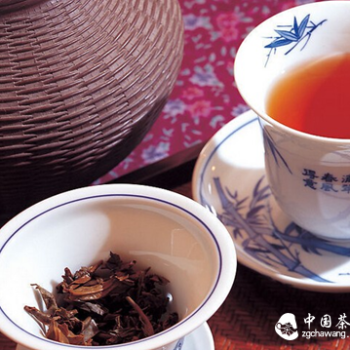 What tea is fresh and fragrant? What tea is strong and intense?