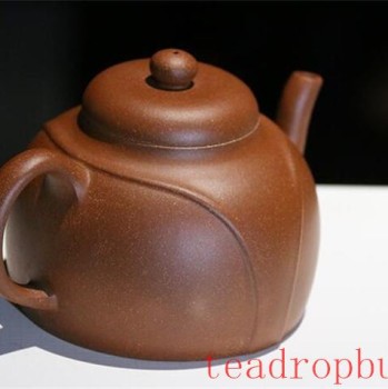 What precautions should be taken when using a Purple Clay Teapot for the first time?