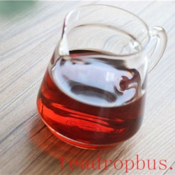 What are the benefits and drawbacks of drinking Pu-er tea regularly?