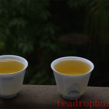 The floating and sinking of every tea leaf is a destined encounter.