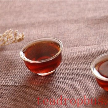 Who is suitable to drink Pu-er tea?