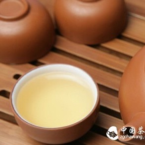 Chinese Tea Etiquette: Don't Be Rude While Drinking Tea!