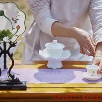 A Cup of Tea, A Moment of Insight: Knowing Tea as You Would Know a Friend