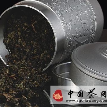 Tea Storage: Pu'er at Room Temperature, Longjing in Refrigerator