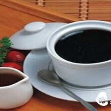 What kind of tea can reduce internal heat for those who are prone to it?