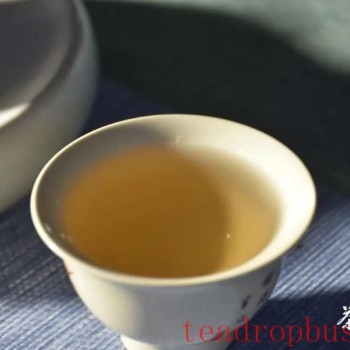 How Powerful are Tea Polyphenols? It-s Not as Simple as You Think!