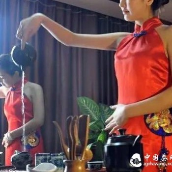 Drinking Pu-erh Tea Forges a Fresh and Beautiful Woman