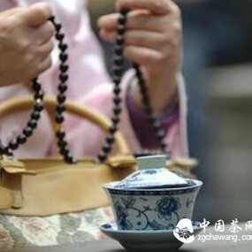 The Threefold Pleasure of Drinking Tea