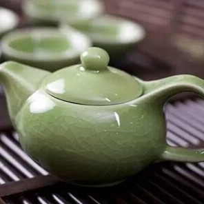 Such porcelain tea sets are no different from slow poison!