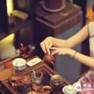 Handling Tea Leaves with Bare Hands Can Accelerate Their Deterioration