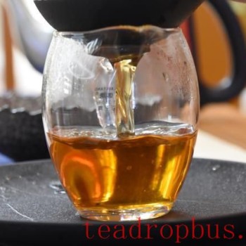 What Temperature Water is Best for Brewing Dian Hong Black Tea?