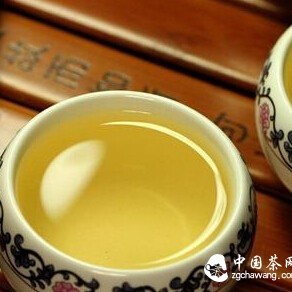 People with Stomach Problems Should Drink Tea with Caution