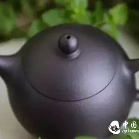 Brewing Black Tea with a Purple Clay Pot: A Risky Move?
