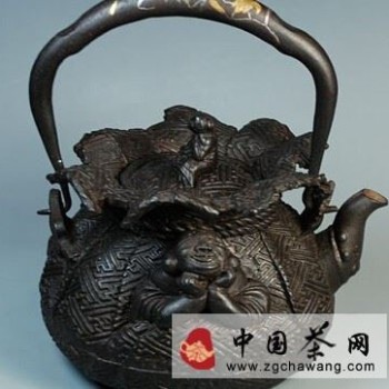 Japanese Vintage Iron Kettles: Tea Brewing Tools with Unignorable Collectible Value