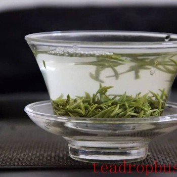 I must say, the fragrance of green tea brewed in a gaiwan far exceeds that of a glass cup!