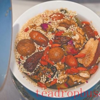 A Bowl of Eight-Treasure Tea, Concentrating the Essence of Ethnic Integration