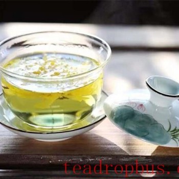 Combat Autumn Dryness with These Nourishing Teas