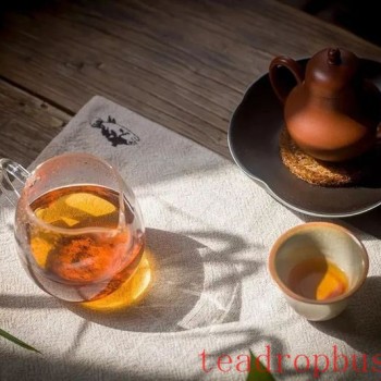 Green in Summer, Red in Winter? Drinking Aged White Tea is More Suitable in Winter